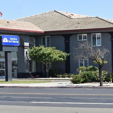 Baymont By Wyndham Manteca Hotel Exterior photo